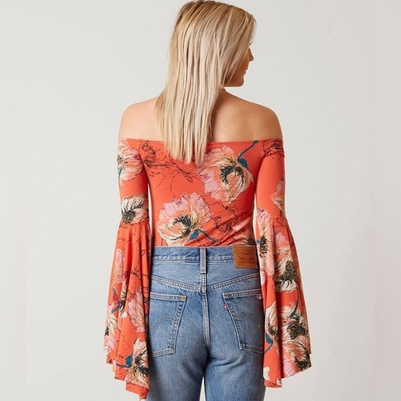 Free People We The Free Top Birds of Paradise Floral Bohochic Bell Sleeve Med - Picture 8 of 9